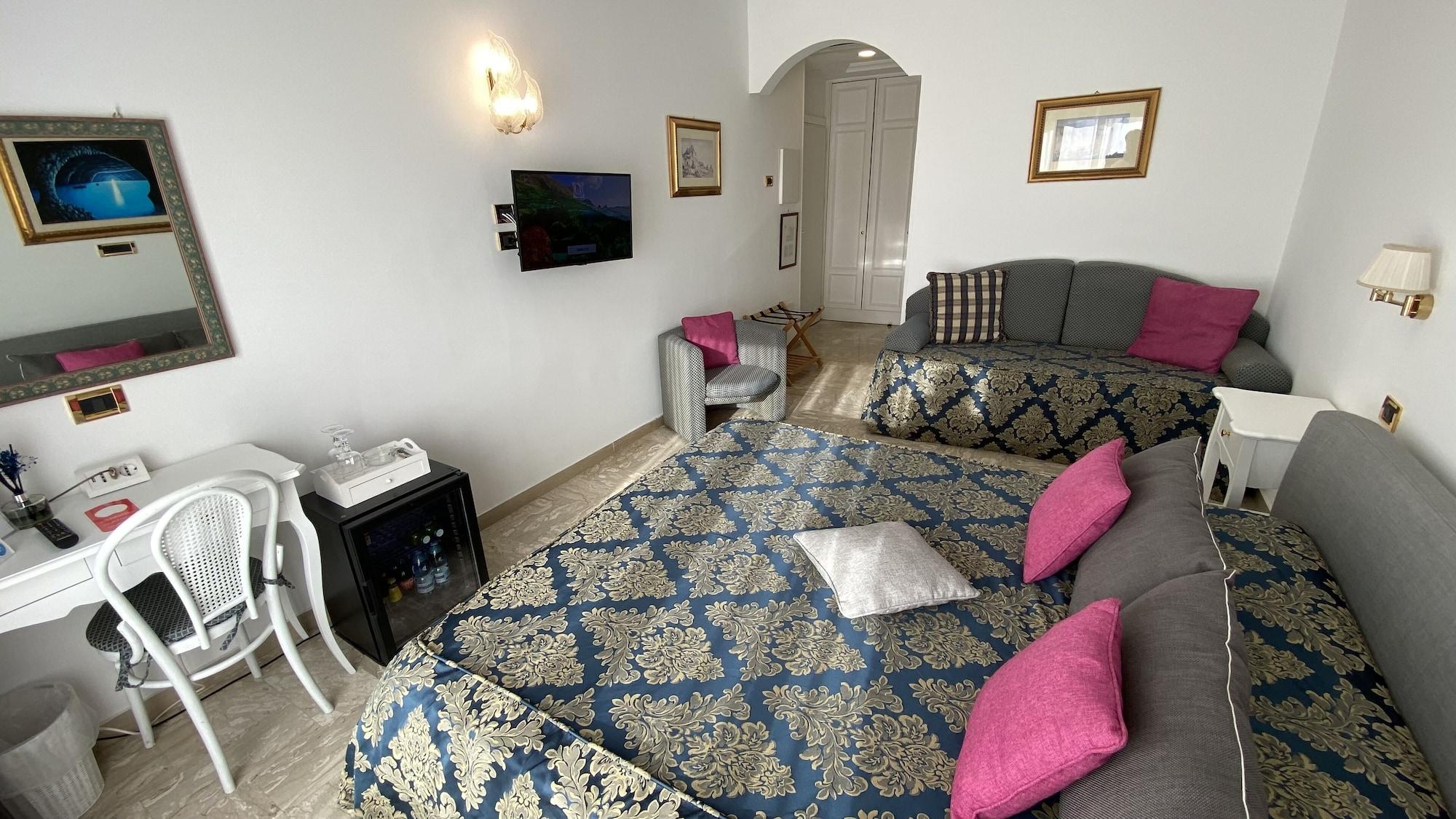 Capri Bougainville Hotel 4*