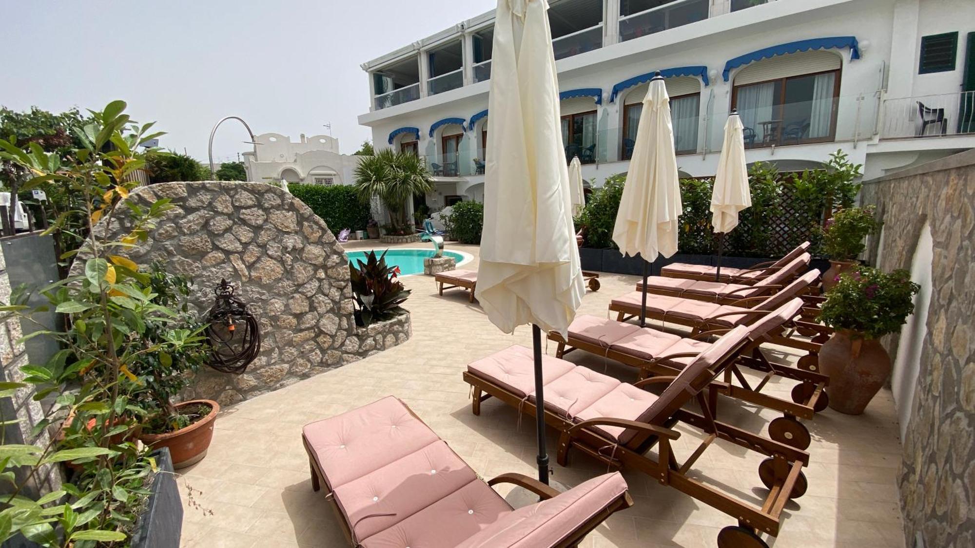 Capri Bougainville