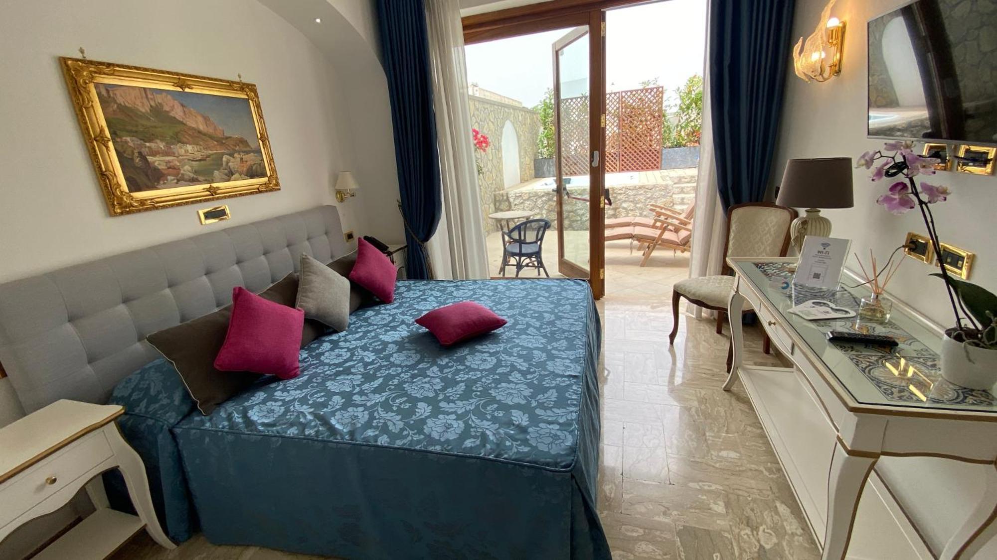 Capri Bougainville Hotel 4*