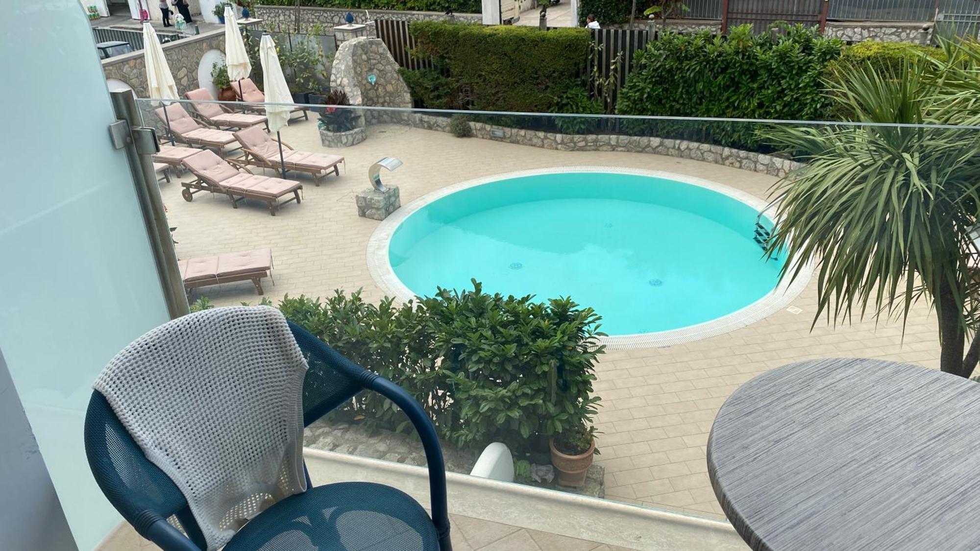 Capri Bougainville 4*