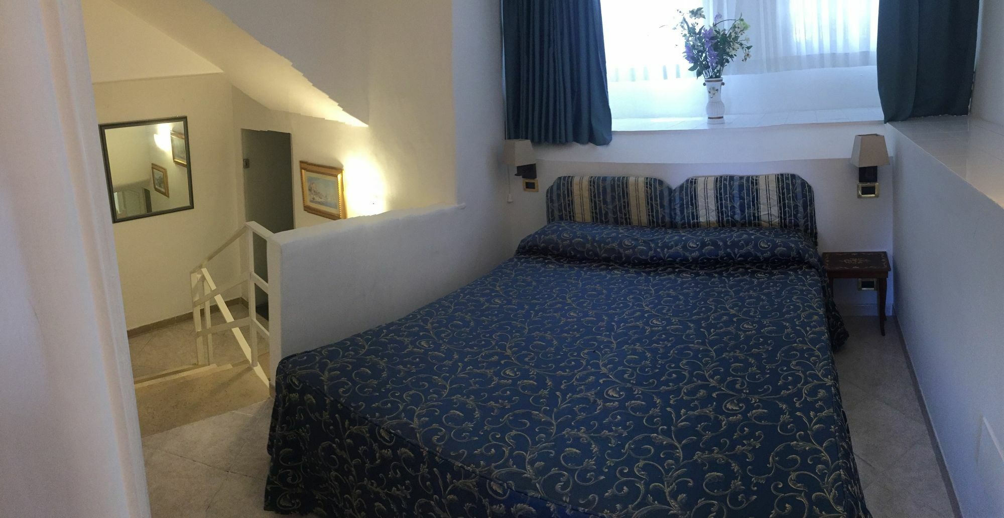 Capri Bougainville