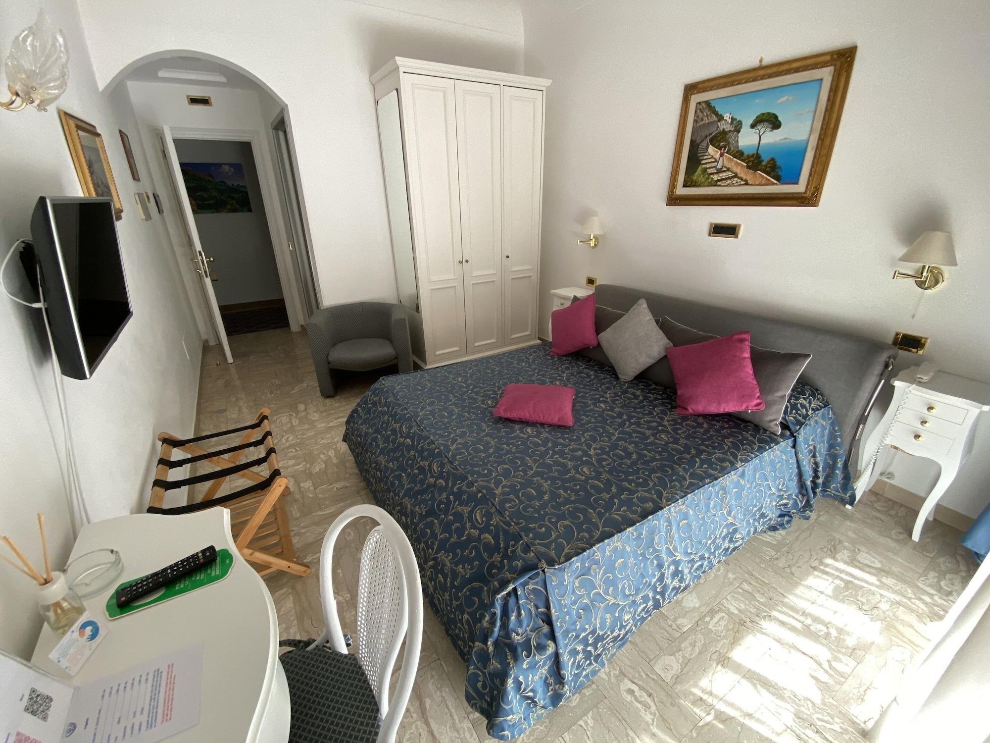 Hotel Capri Bougainville