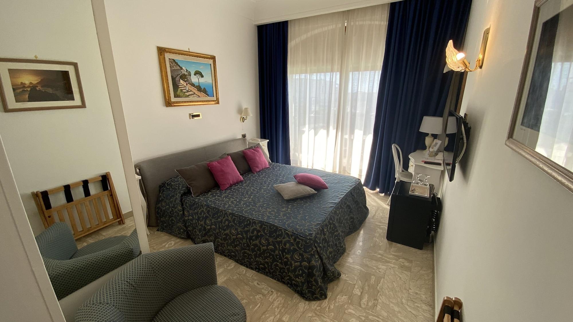 Capri Bougainville 4*