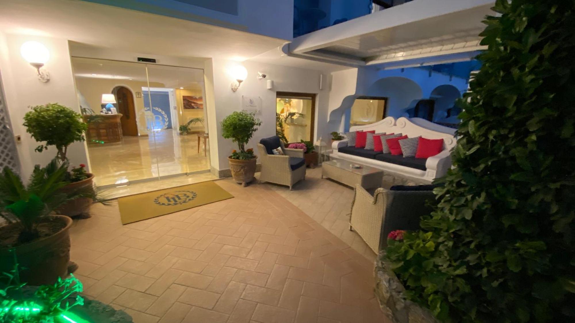 Capri Bougainville Hotel 4*
