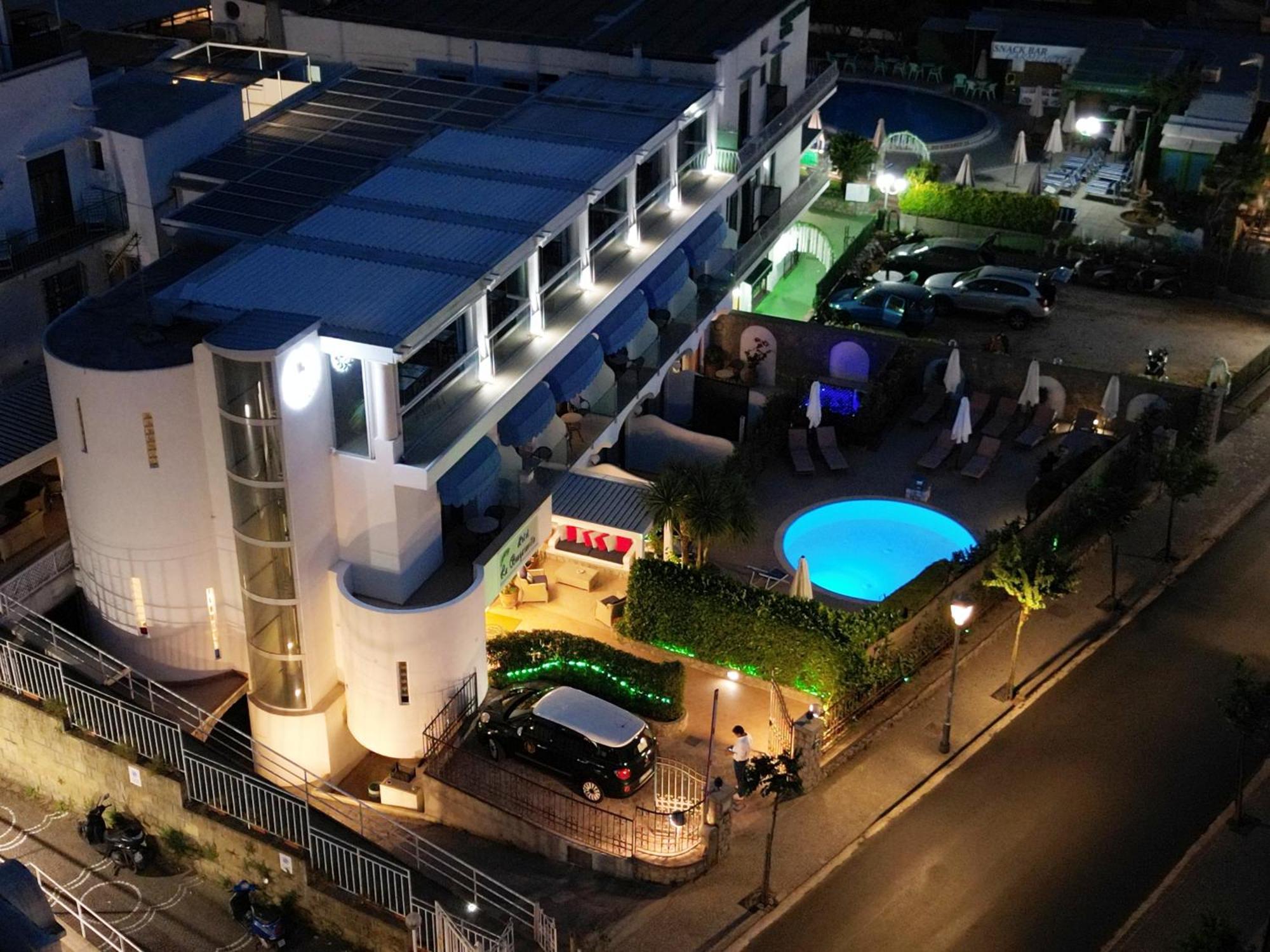 Capri Bougainville 4*