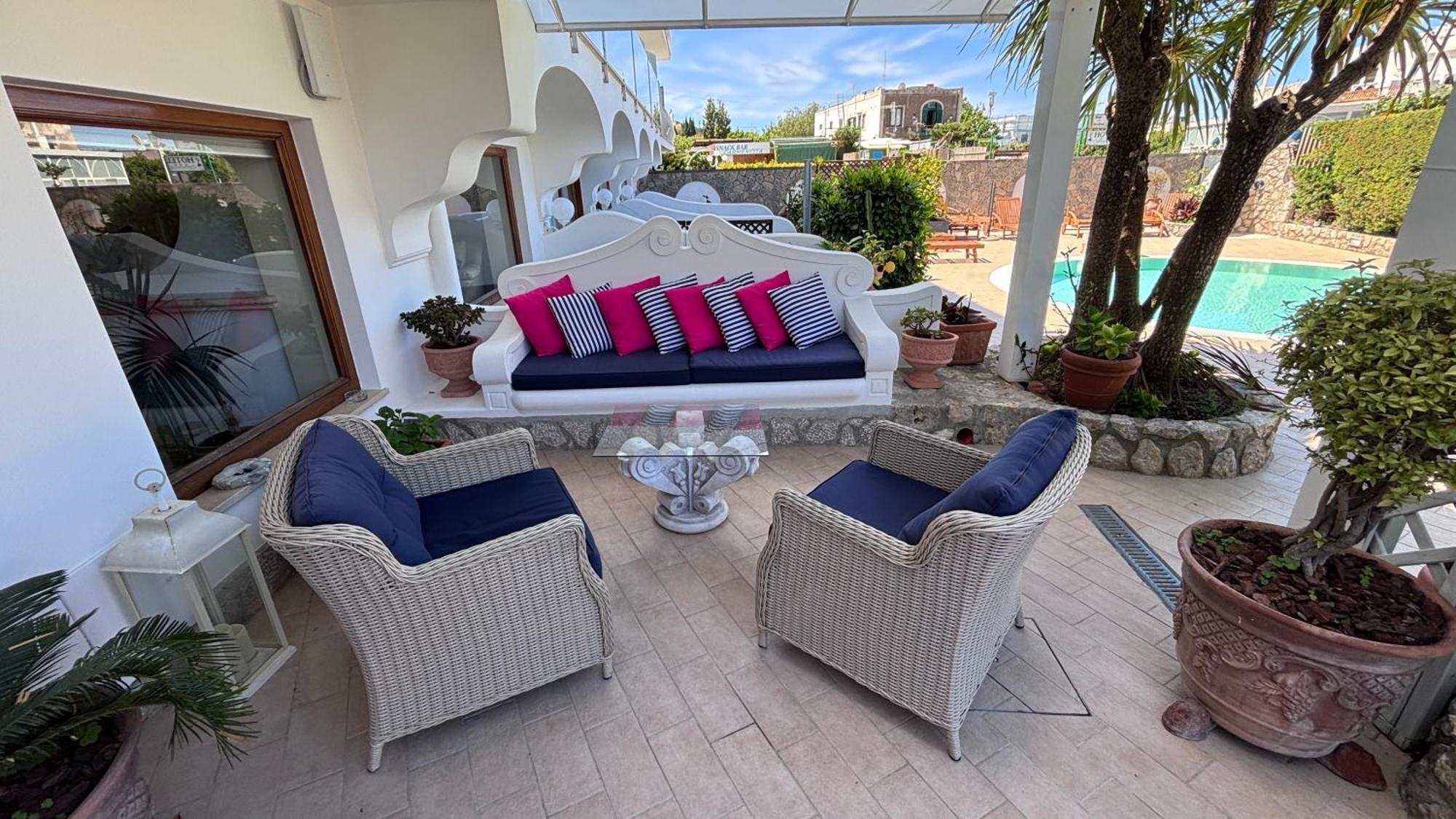 Capri Bougainville Hotel 4*