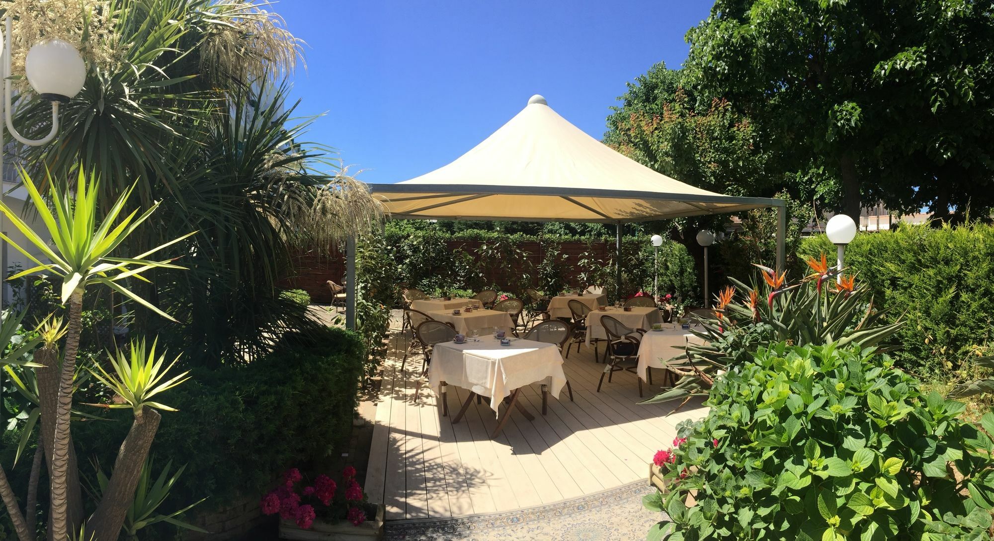 Hotel Capri Bougainville